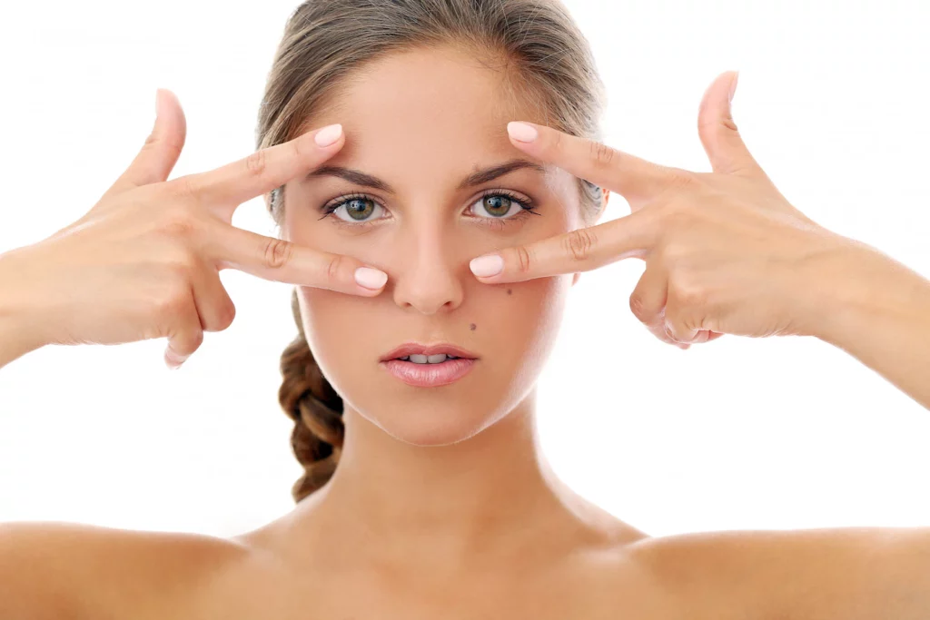 Cantoplastia Antalya: cómo conseguir el look de ojo de gato perfecto en Turquía Cantoplastia Antalya es una cirugía estética que puede cambiar la forma y el ángulo de los ojos modificando la esquina exterior del ojo. Obtenga más información al respecto aquí.
