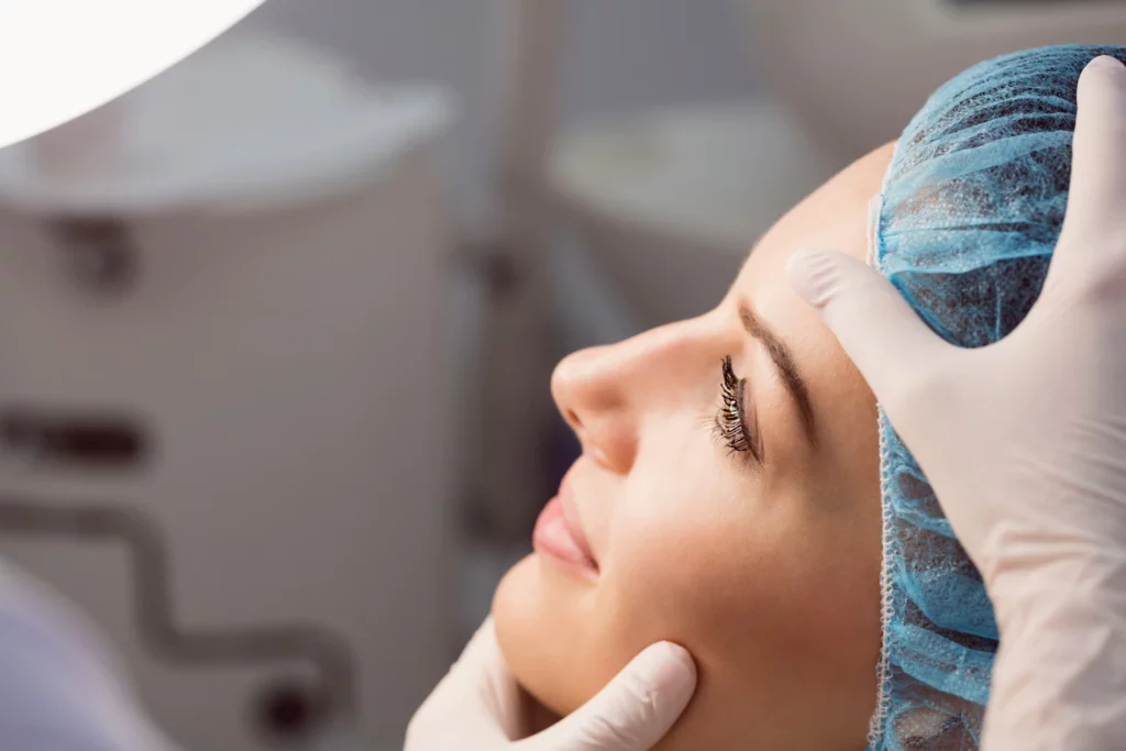 Cómo la cirugía de feminización facial puede ayudarla a envejecer con gracia como mujer cirugía de feminización facial, ffs, ffs en turquía, costos de ffs
