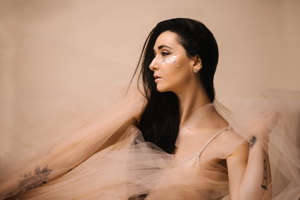 How to Achieve a Feminine Face in 10 Easy Steps