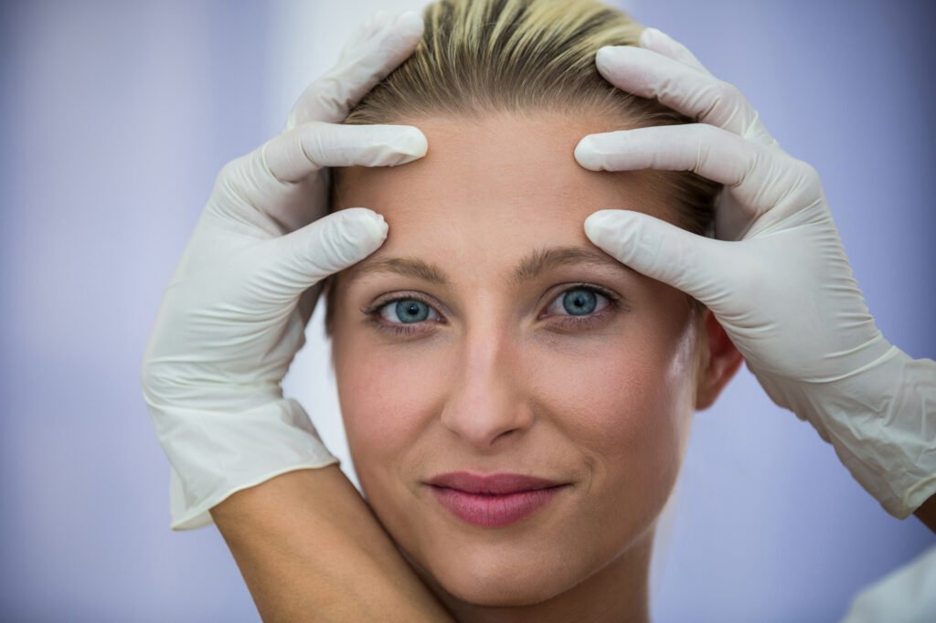 Wenkbrauwbotverkleining in Facial Feminization Chirurgie 2 wenkbrauwbotverkleining