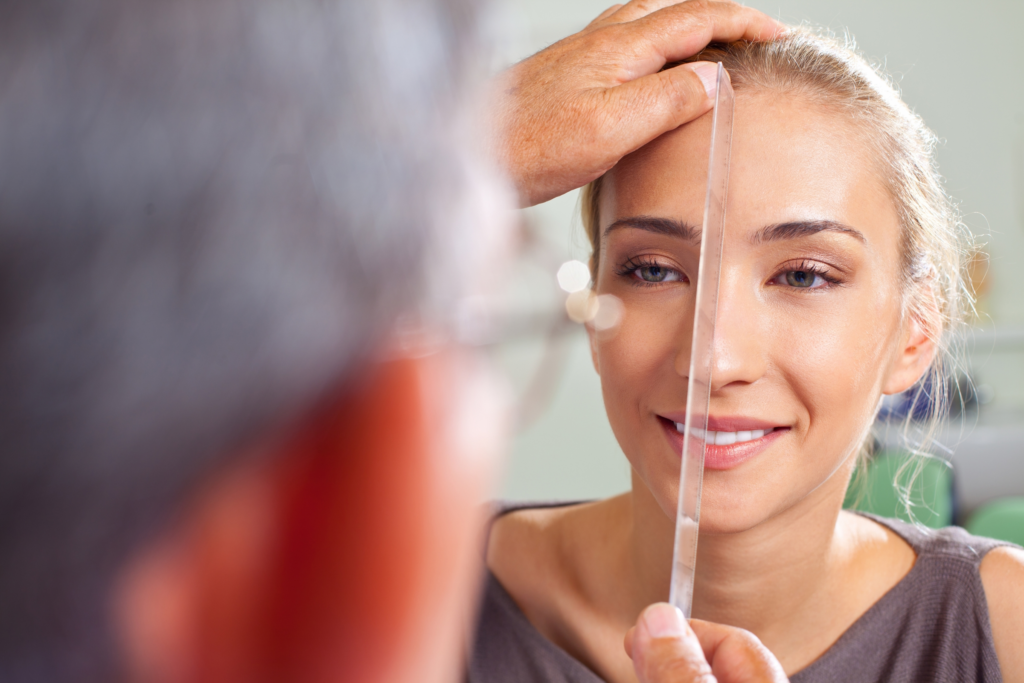 Qué esperar: el costo de la cirugía de reconstrucción facial imagen
