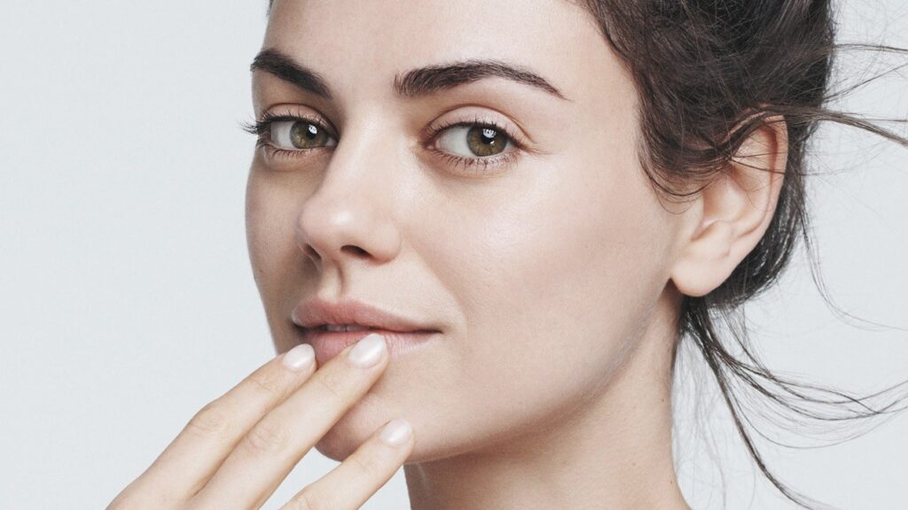 How to Look More Feminine Without Makeup? 5 makeup