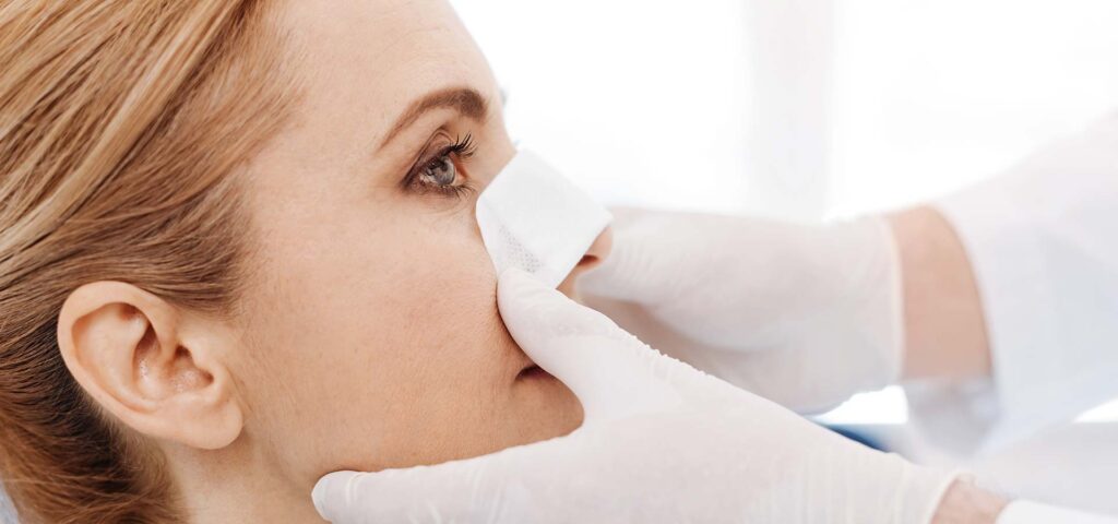 Reducción de la base alar y cirugía de la punta nasal en la feminización facial: una guía para una nariz más bella reparación de la nariz