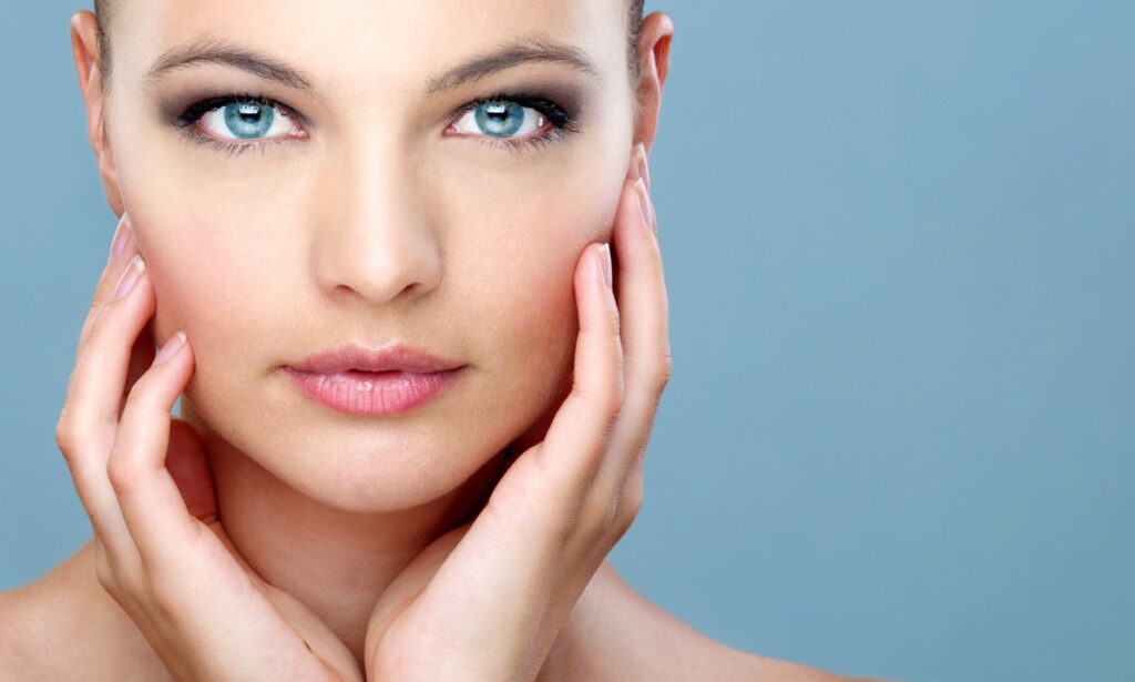 Cirugías FFS realizadas como parte de un lifting de tercio medio facial: la manera de lograr rasgos faciales femeninos levantamiento del tercio medio facial