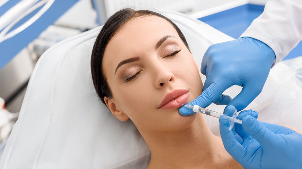 Augmentation des lèvres avec des produits de comblement : pour un sourire plus ample et plus féminin remplissage des lèvres 01