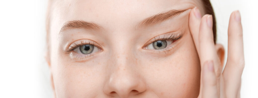 ¿Es posible realizar simultáneamente el levantamiento de cejas y la cirugía de párpados? Beneficios en 3 pasos Dr. MFO. Cirugía