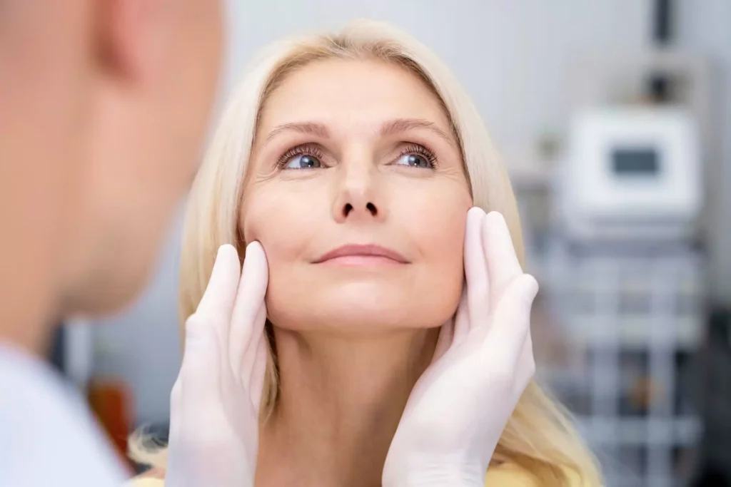 Nach einer Gesichtsstraffung: Der Schlüssel zur erfolgreichen Genesung Facelift 1