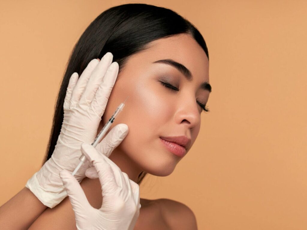 Implante de pómulos para el contorno facial: lucir más joven con pómulos más llenos mejilla