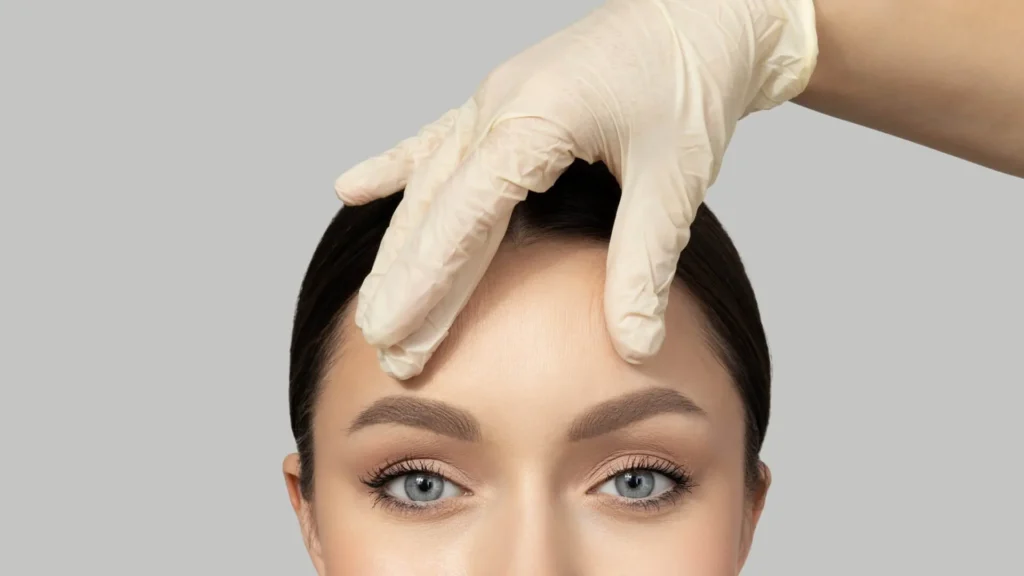 Cirugía de retroceso del seno frontal: un toque femenino que transforma los rasgos faciales femenino